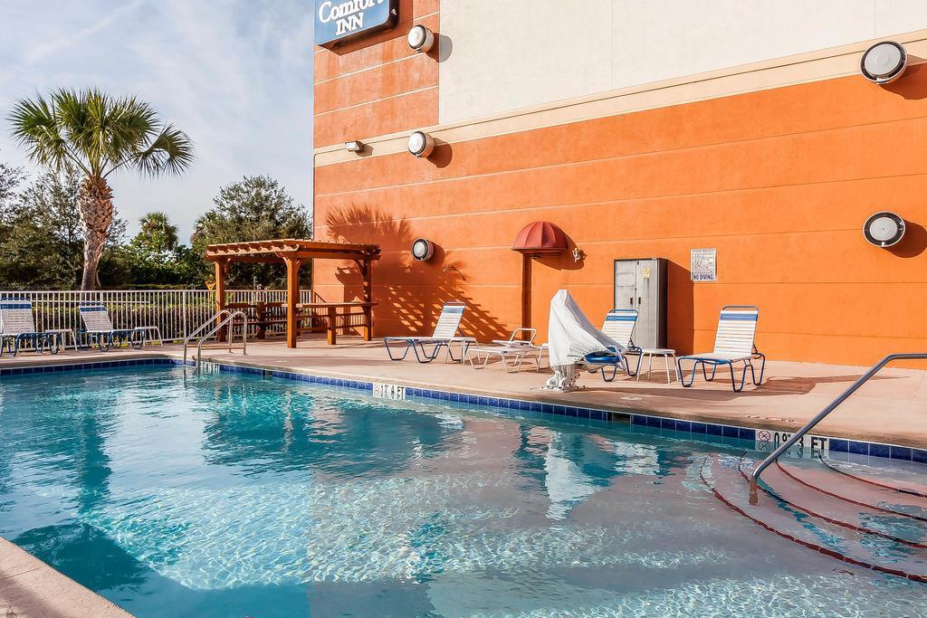Comfort Inn St Petersburg North Exterior photo