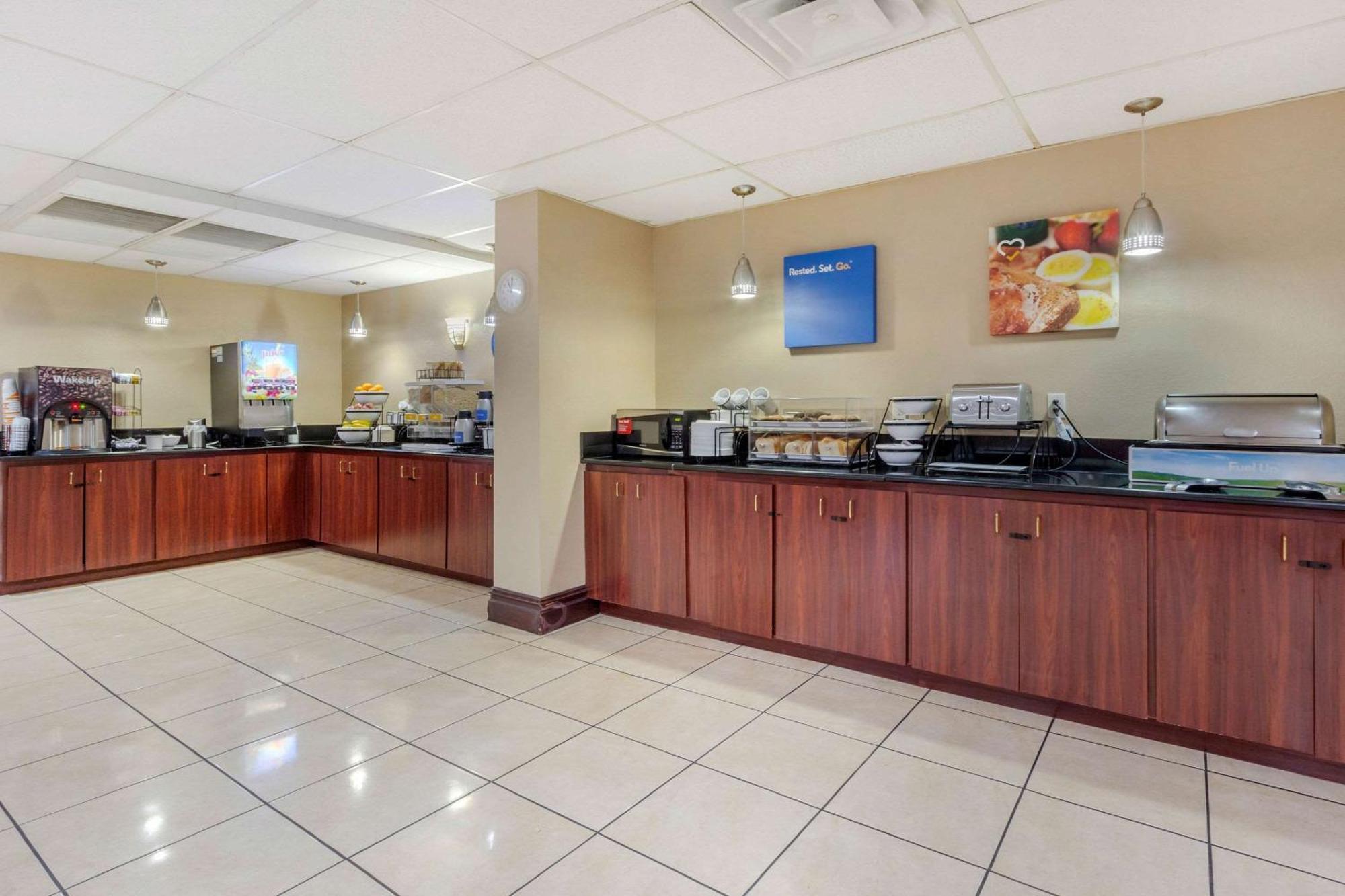 Comfort Inn St Petersburg North Exterior photo