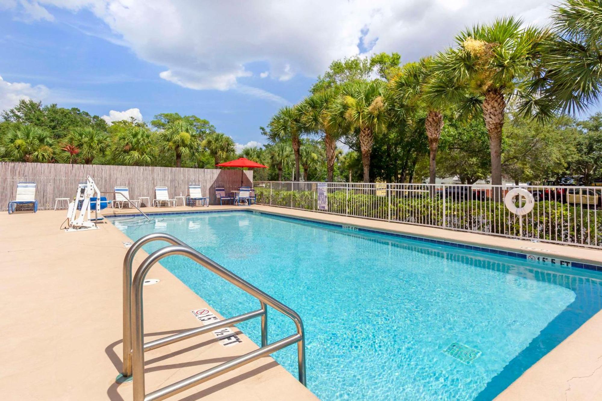 Comfort Inn St Petersburg North Exterior photo
