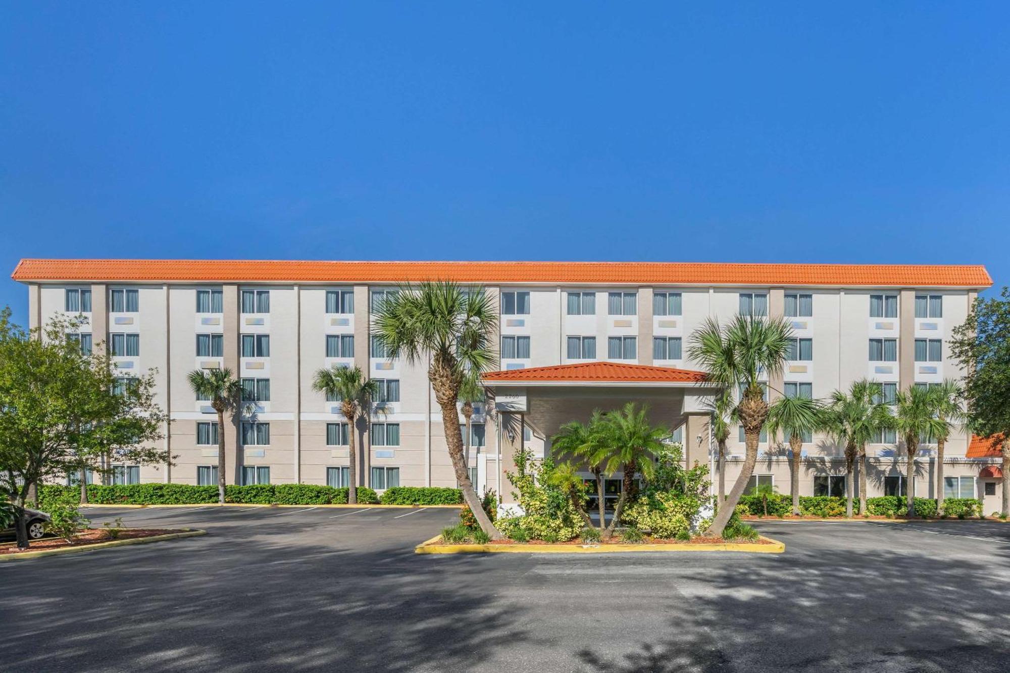 Comfort Inn St Petersburg North Exterior photo